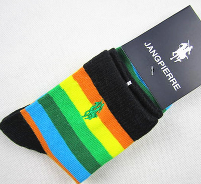 彩虹般的温暖 秋冬新款彩虹条刺绣纯棉女童袜，守护宝宝每一步